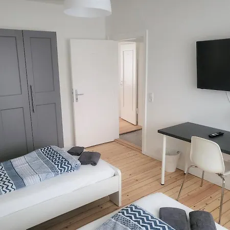 Jachmannstrasse 2og Links 2,5 شقة